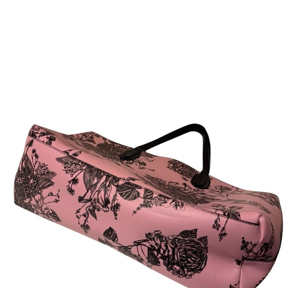 Victoria's Secret Floral Logo Tote Pink Floral Tote Bag. In new conditions - Picture 4 of 15